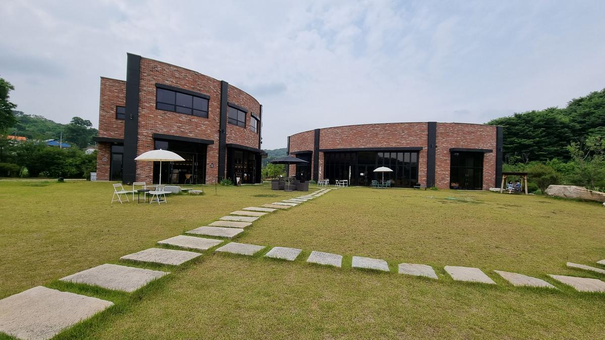 Ouverture de SpaceDol Café au cœur d'un écrin de verdure Ouverture de SpaceDol Café au cœur d'un écrin de verdure