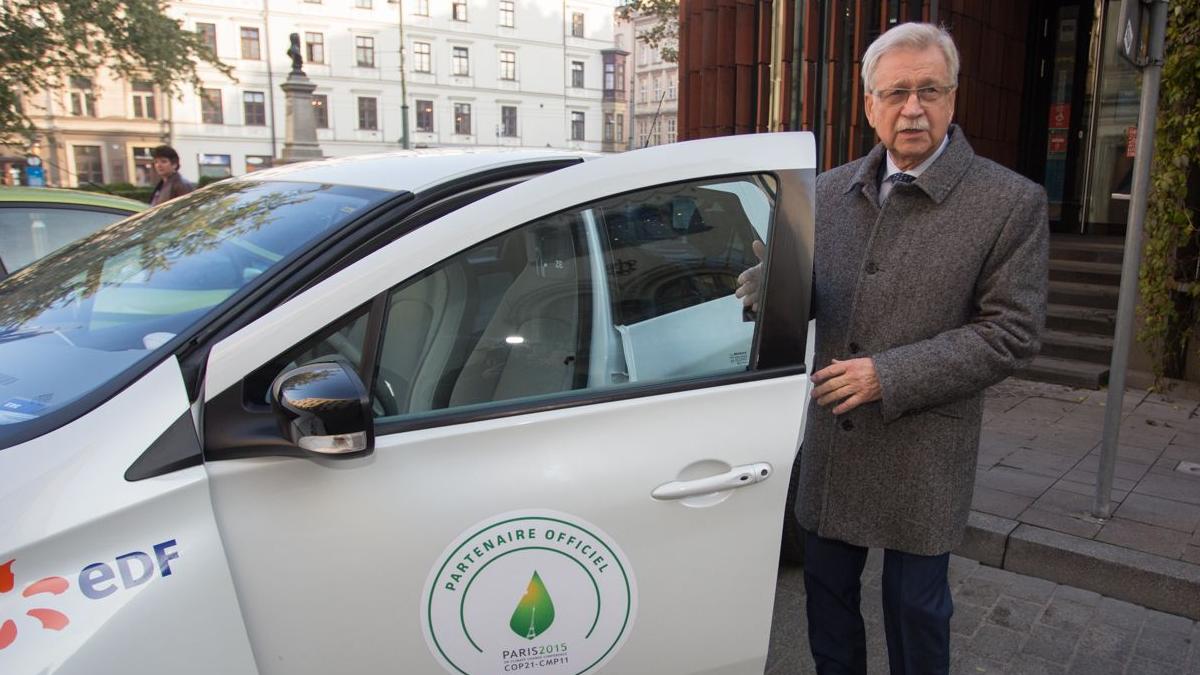 Zastępca Prezydenta Miasta Krakowa - Tadeusz Trzmiel i Renault ZOE