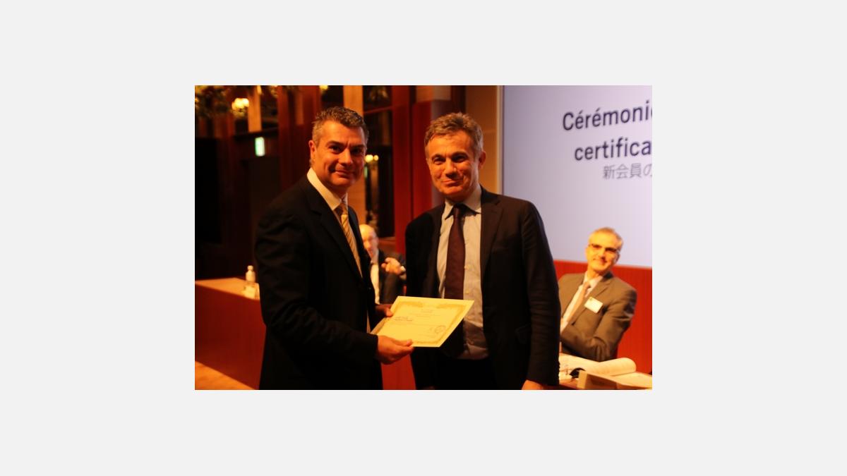 Remise de certificat d'adhésion pour les nouveaux membres Remise de certificat d'adhésion pour les nouveaux membres