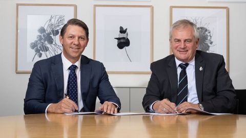 Dave Johnson signs with University of Newcaslt