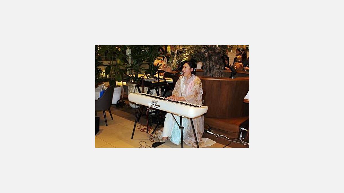 La pianiste et chanteuse, Chiyo Baba