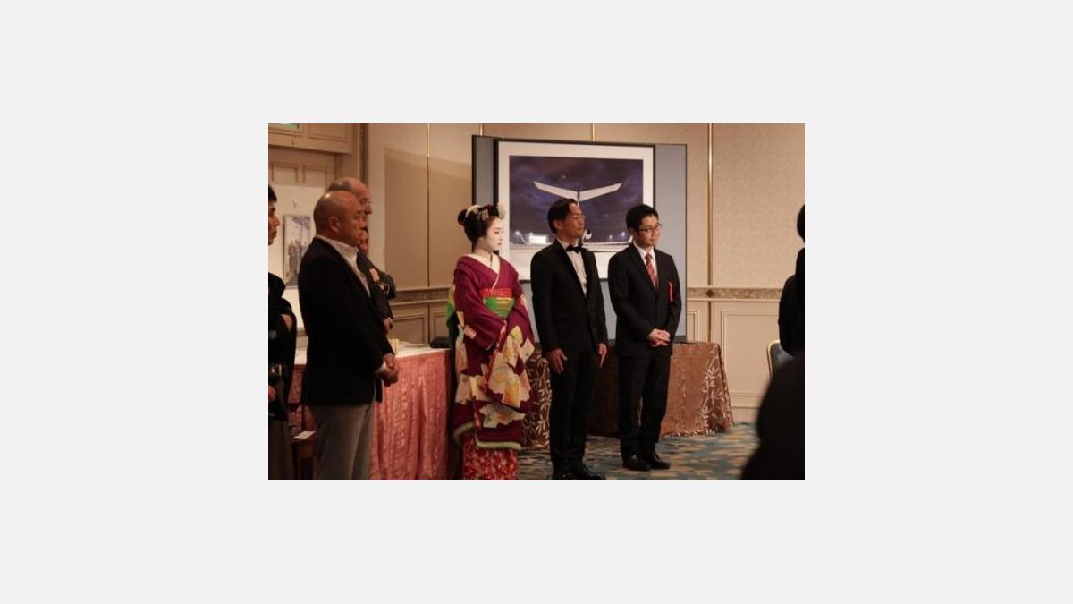 M. Seiichiro Hayashi (au centre)