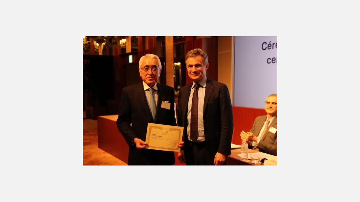 Remise de certificat d'adhésion pour les nouveaux membres Remise de certificat d'adhésion pour les nouveaux membres