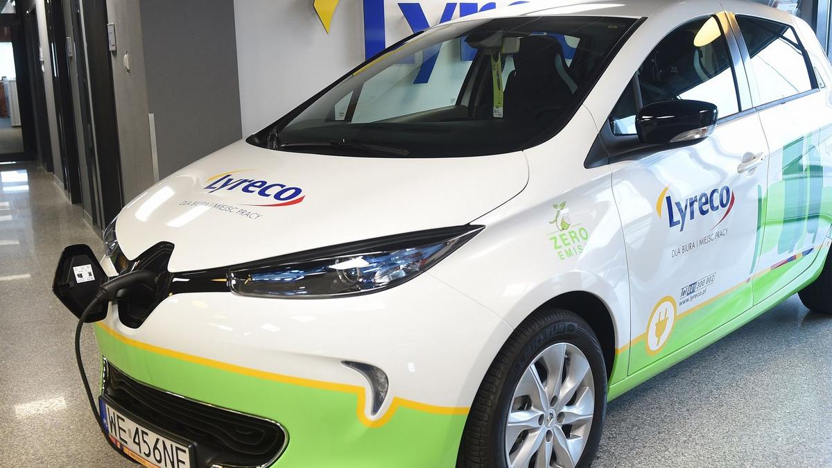 Przekazanie samochodu elektrycznego Renault ZOE firmie Lyreco
