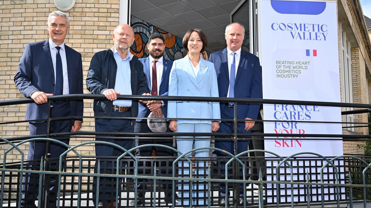 Picture of Cosmetic Valley and the South korean Minister of Startups and SMEs