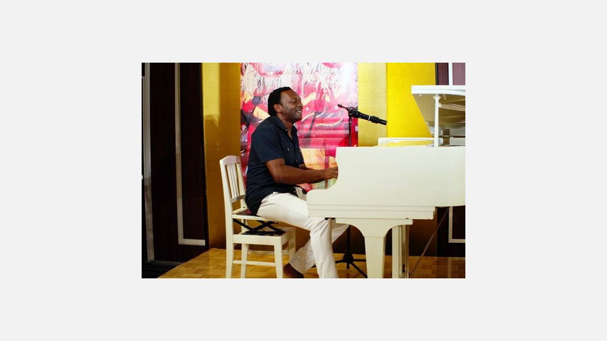 Hervé Celcal, pianiste et chanteur