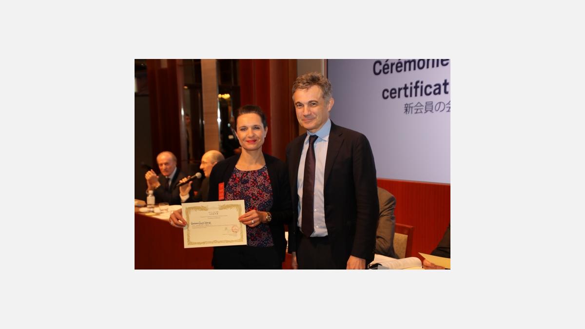 Remise de certificat d'adhésion pour les nouveaux membres Remise de certificat d'adhésion pour les nouveaux membres