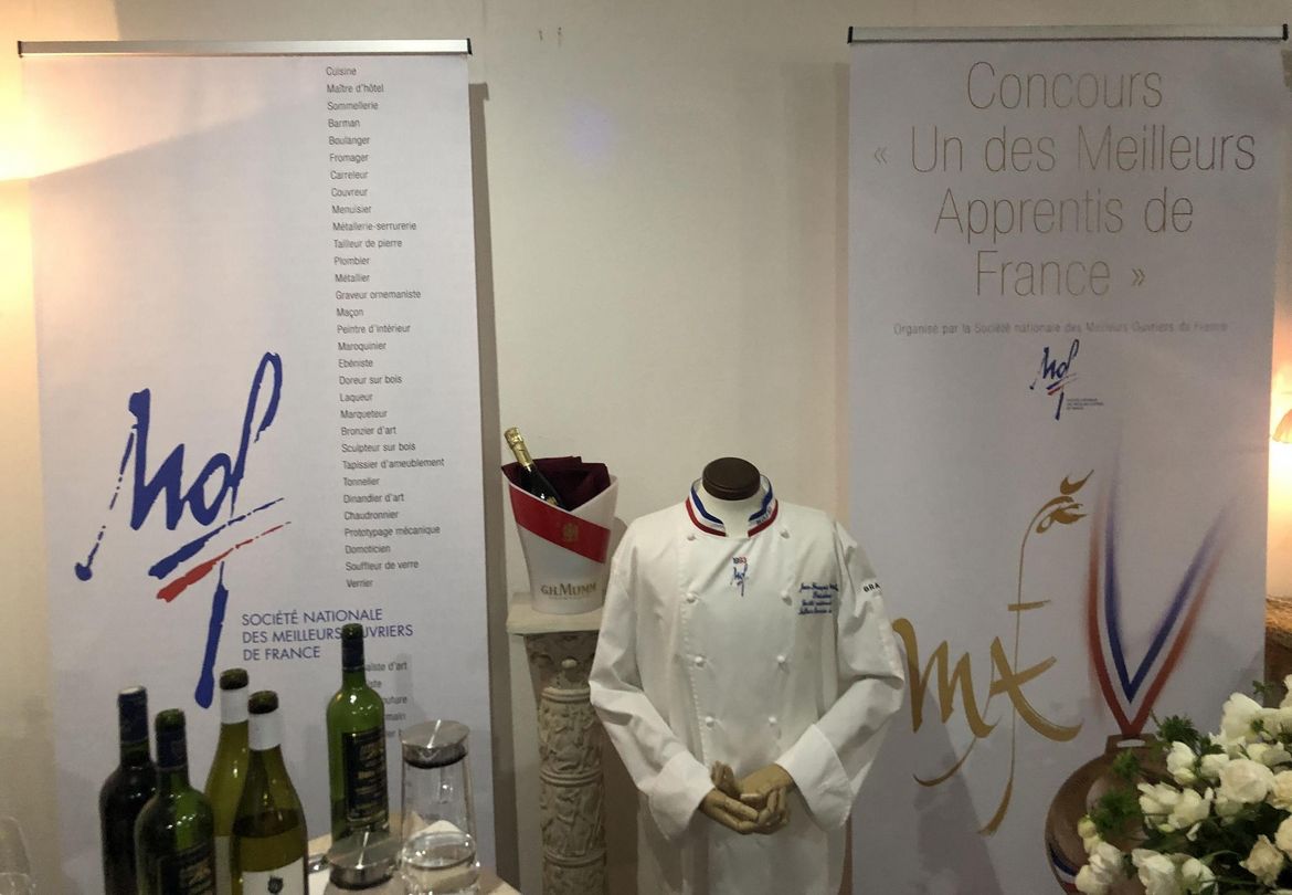 Uniforme MOF Uniforme MOF