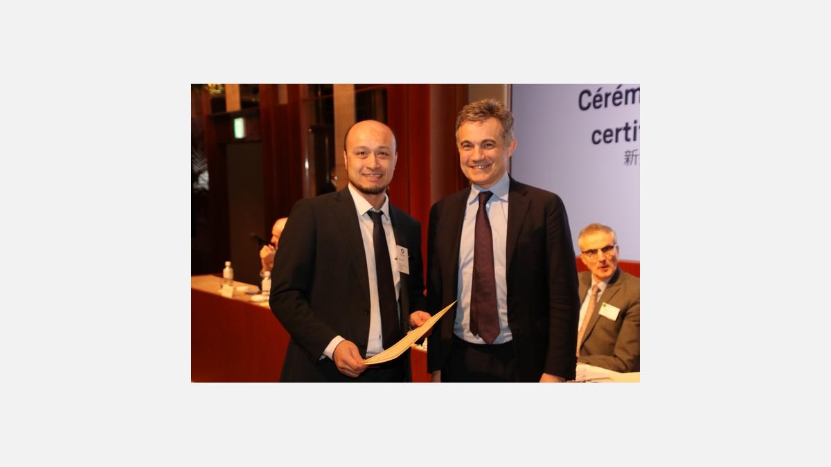 Remise de certificat d'adhésion pour les nouveaux membres Remise de certificat d'adhésion pour les nouveaux membres