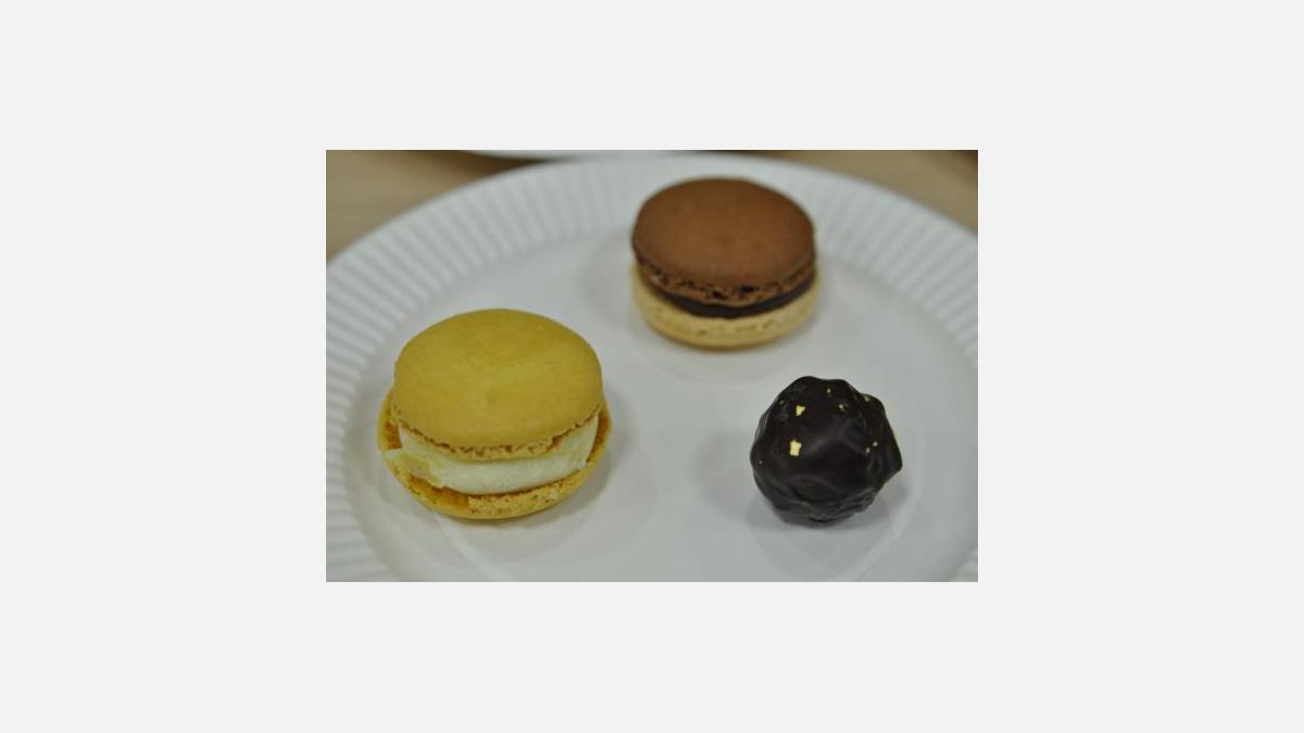 Macarons et chocolats