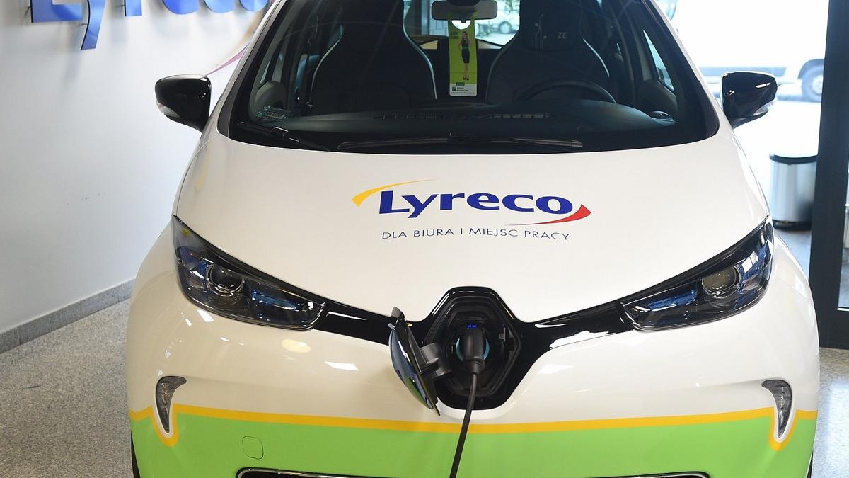 Przekazanie samochodu elektrycznego Renault ZOE firmie Lyreco