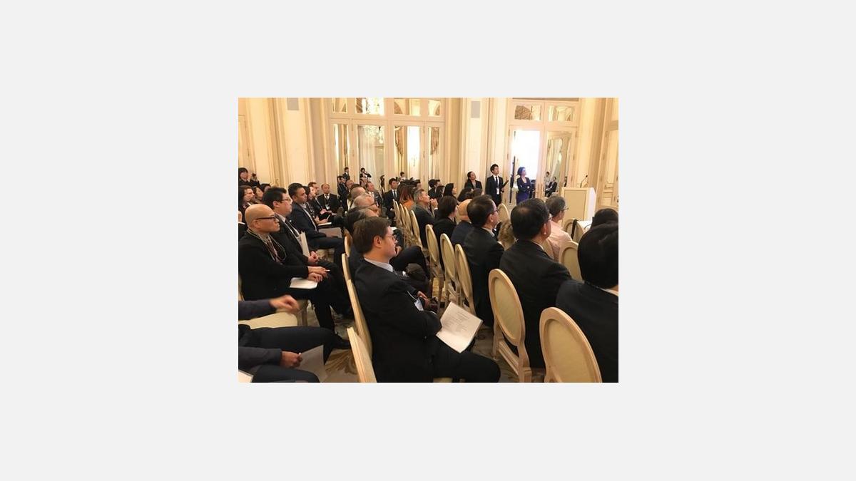 Lors de l'ouverture du bureau de représentation de Paris