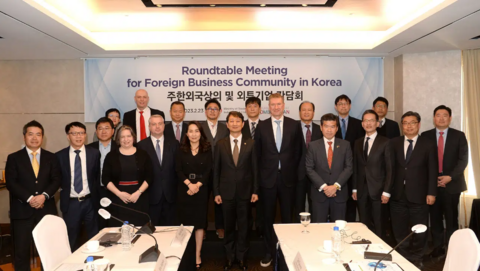 FKCCI discusses FDI policy and regulations in the Roundtable Meeting with Foreign-Invested Companies in Korea FKCCI discusses FDI policy and regulations in the Roundtable Meeting with Foreign-Invested Companies in Korea