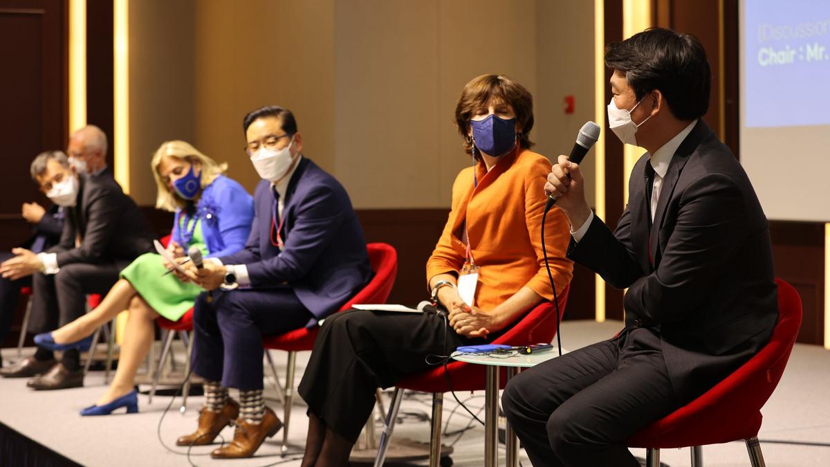 FKCCI signs cooperation agreement and discusses the future of electric vehicles at international expo in Jeju FKCCI signs cooperation agreement and discusses the future of electric vehicles at international expo in Jeju