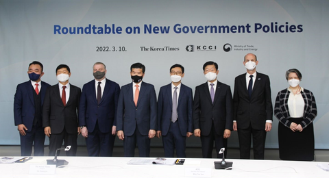 Chambers of Commerce discuss foreign investments and the future of Korea under the next administration Chambers of Commerce discuss foreign investments and the future of Korea under the next administration