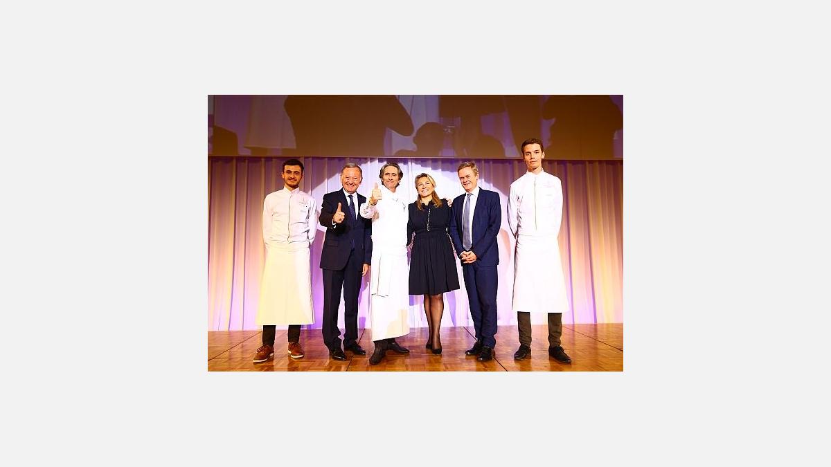 Le chef Gérald PASSEDAT et ses assistants