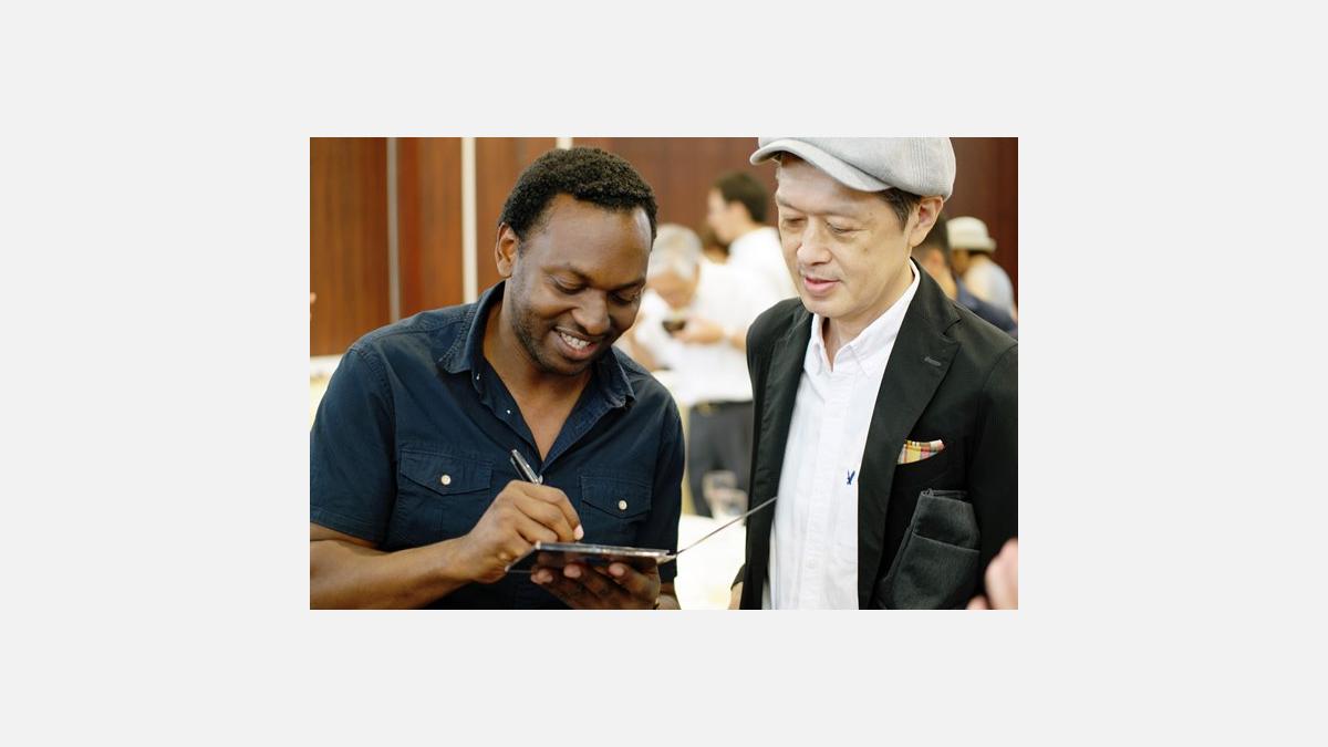 Le musicien a rencontré ensuite le public pour quelques signatures