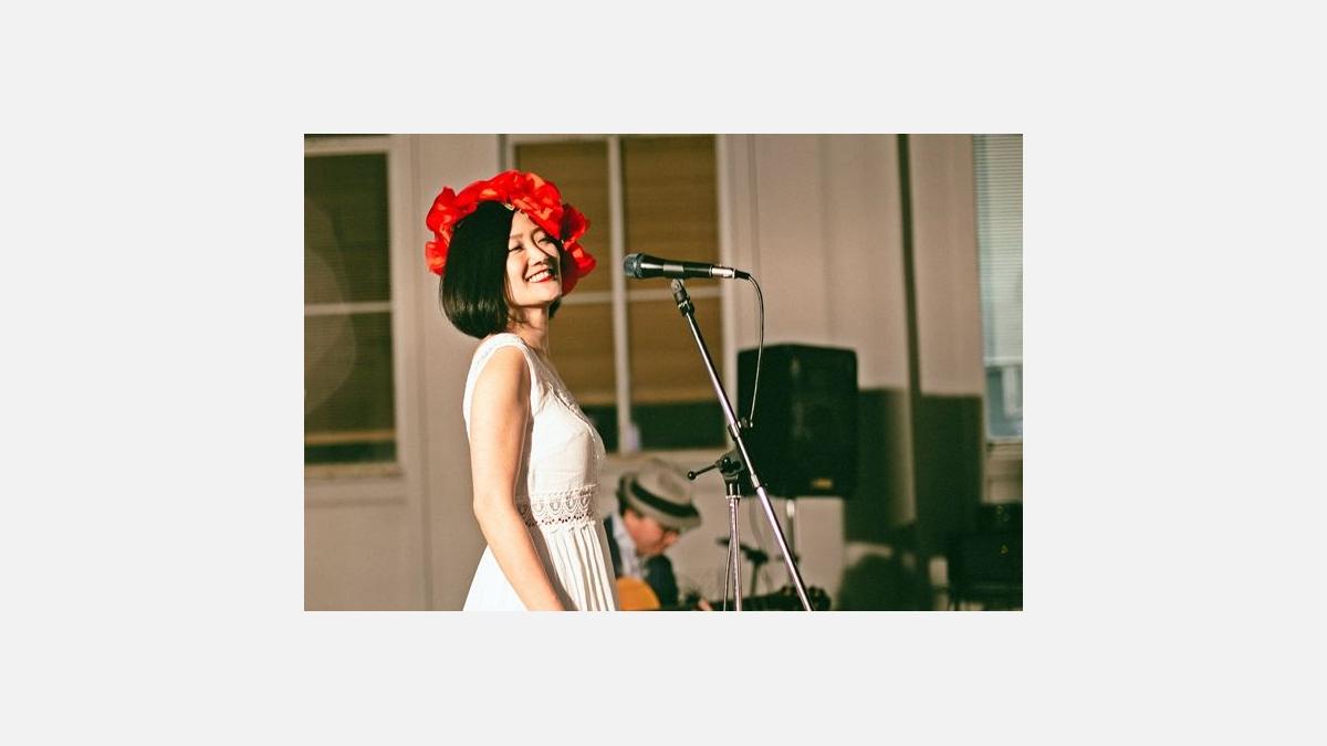 la chanteuse Shimatani Riko ...