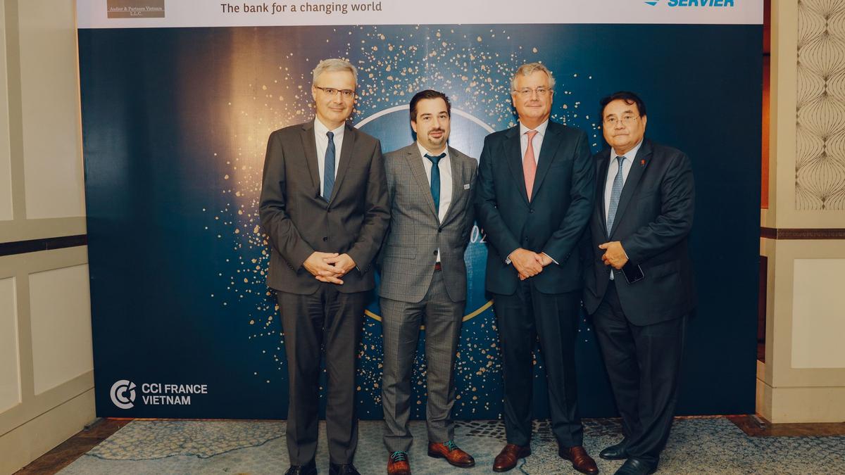 M. Nicolas Warnery - Ambassadeur de France au Vietnam | M. Thibaut Giroux - Président CCIFV | M. Nicolas Audier - Président EuroCham | M. Jean-Jacques Bouflet - Vice-Président EuroCham M. Nicolas Warnery - Ambassadeur de France au Vietnam | M. Thibaut Giroux - Président CCIFV | M. Nicolas Audier - Président EuroCham | M. Jean-Jacques Bouflet - Vice-Président EuroCham
