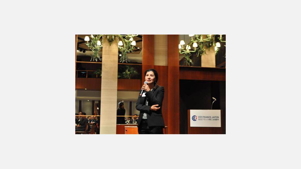 Mme Adriana ARCHAMBAULT