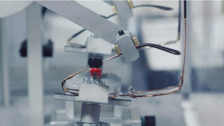 EssilorLuxottica acquires Automation & Robotics, advancing high-performance solutions in ophthalmic manufacturing