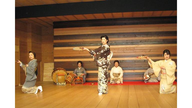 Meet a Geisha in HAKONE with Dance Show