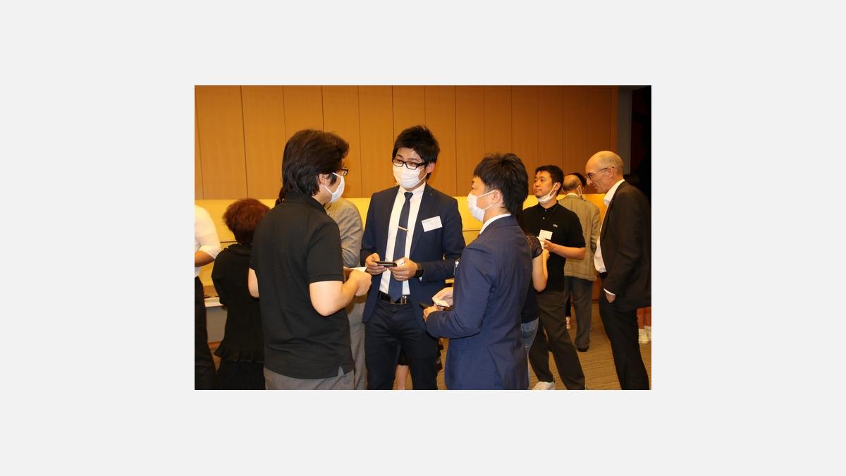 新会員のウェルカムパーティを開催