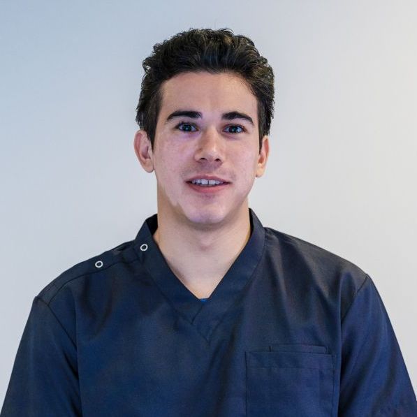 小島・ベレ・セバスチャン オステオパシー施術師