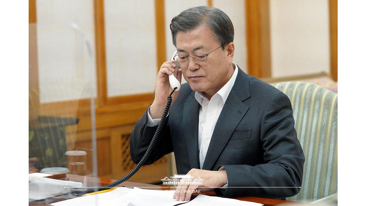 문재인 대통령, 코로나 19위 위기 극복 및 한불 협력을 위해 마크롱 프랑스 대통령과 정상 통화 문재인 대통령, 코로나 19위 위기 극복 및 한불 협력을 위해 마크롱 프랑스 대통령과 정상 통화