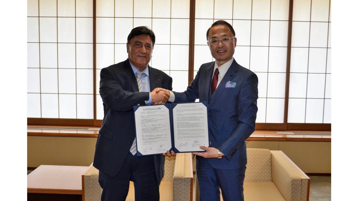 Jean-Paul Bulgaridhes, président de la FFHM, Yukiyoshi Yamano, Maire de Kanazawa