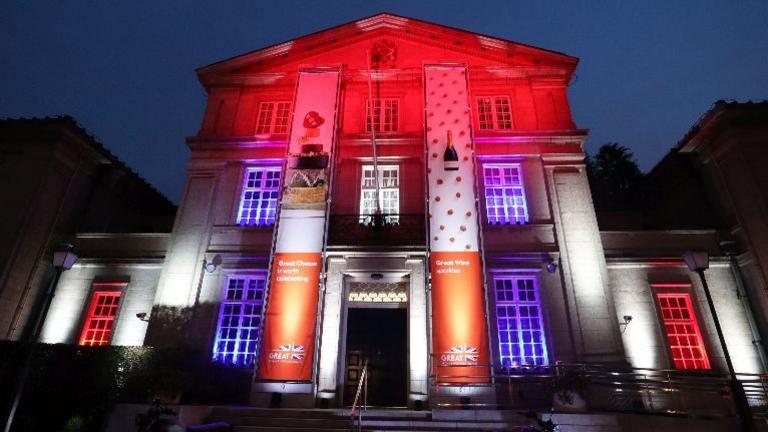 Mise en lumières du jubilé de platine de Sa Majesté la Reine Elisabeth II par Airstar