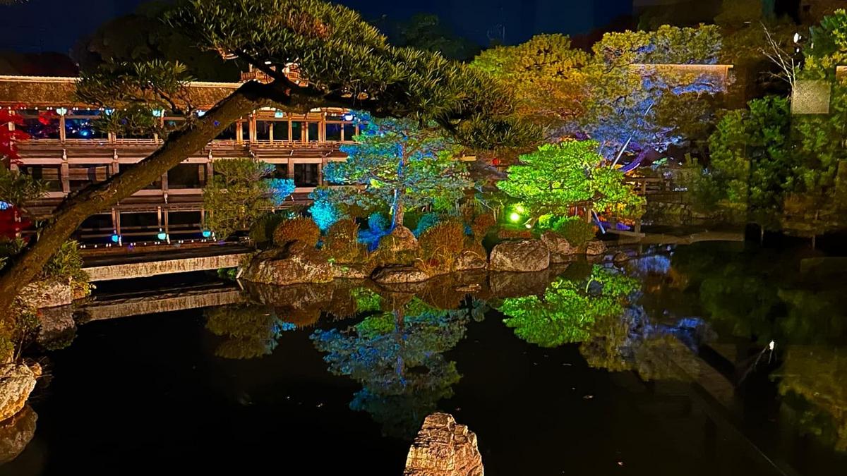 レセプションホールから見た平安神宮の庭園の景色 レセプションホールから見た平安神宮の庭園の景色