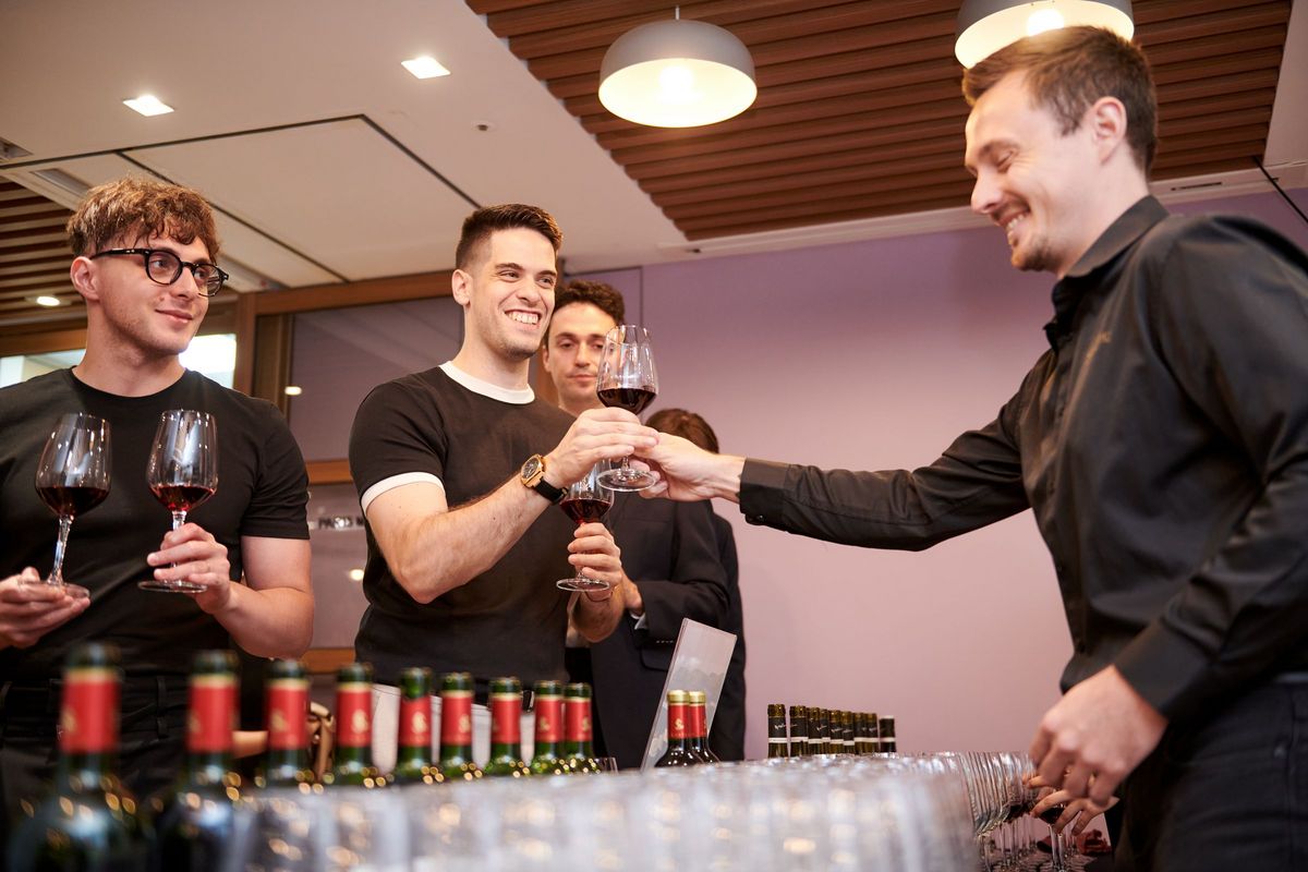 [Translate to Coréen:] Wine tasting, Wine, Red Wine, Les Grands Chais De France,  Networking, French Wine , MAsterclass, France, Korea, multicultiral