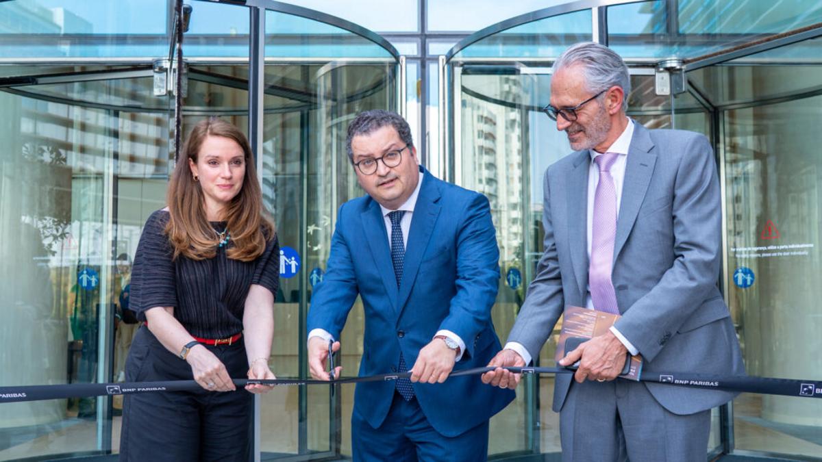 Membro do Comité Executivo do BNP Paribas, Elise Hermant, Ministro do Estado e das Finanças, Joaquim Miranda Sarmento e CEO do BNP Paribas Portugal, Fabrice Segui.