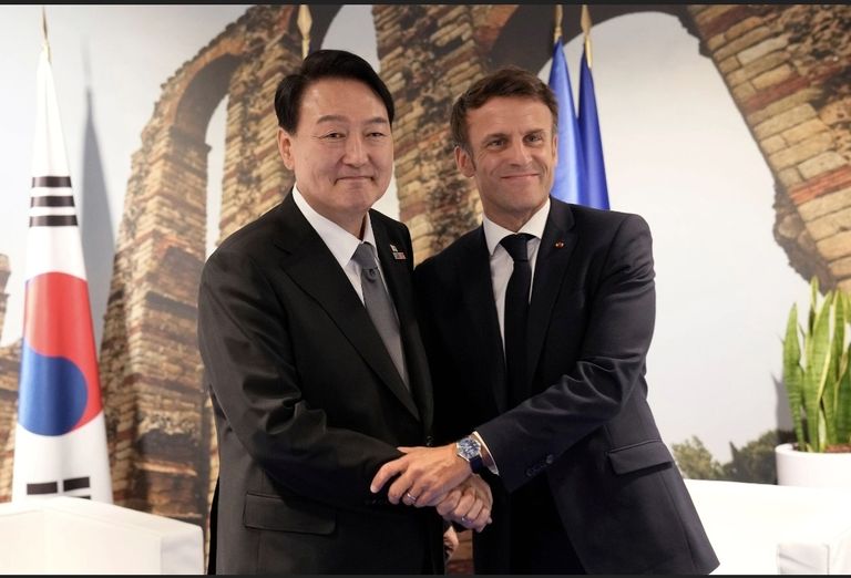 Presidents Yoon and Macron meet on the side of OTAN summit