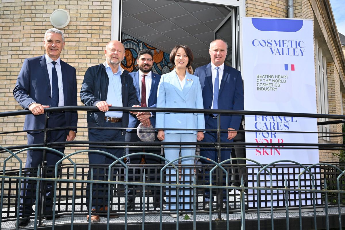 Picture of Cosmetic Valley and the South korean Minister of Startups and SMEs