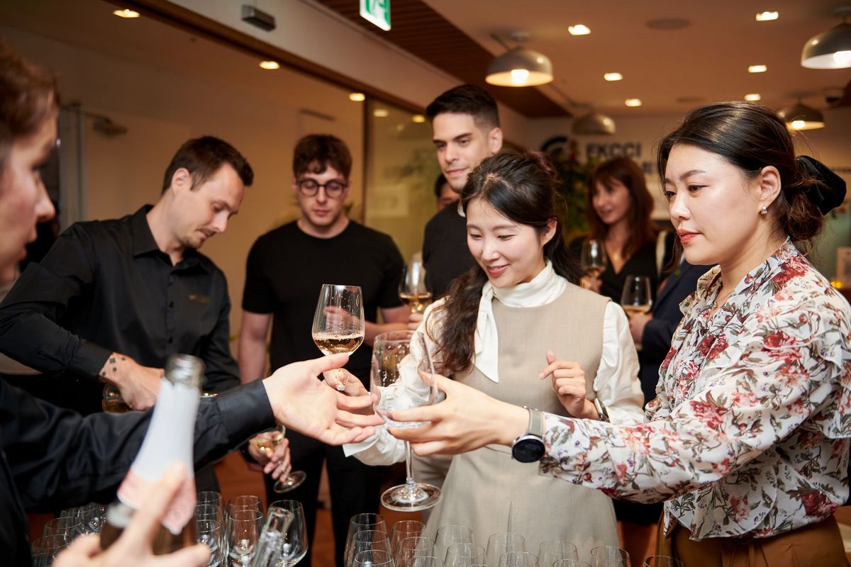 [Translate to Coréen:] Wine tasting, Wine, Red Wine, Les Grands Chais De France,  Networking, French Wine , MAsterclass, France, Korea, multicultiral