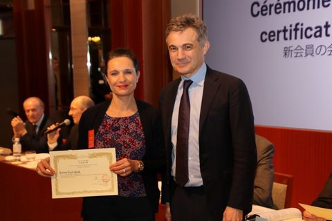 Remise de certificat d'adhésion pour les nouveaux membres Remise de certificat d'adhésion pour les nouveaux membres