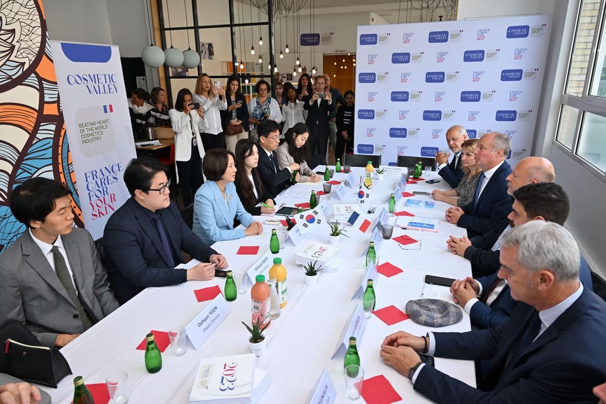 Meeting at Chartres - Beauty Hub from Cosmetic Valley and South korean Minister of Startups and SMEs