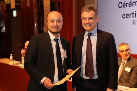 Remise de certificat d'adhésion pour les nouveaux membres Remise de certificat d'adhésion pour les nouveaux membres