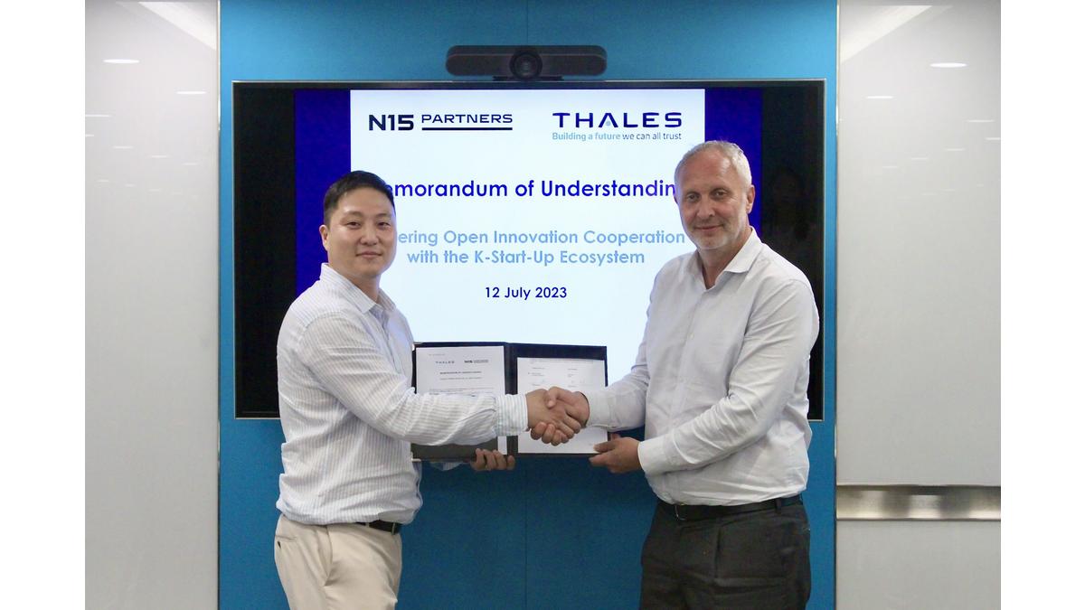 왼쪽부터 엔피프틴파트너스 허제 대표, 탈레스 코리아 CEO 샌디 질리오 (엔피프틴파트너스 제공)