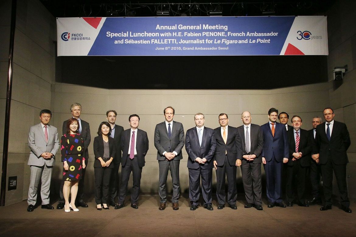 Le comité directeur de la FKCCI en presence de l'ambassadeur de France en Corée 