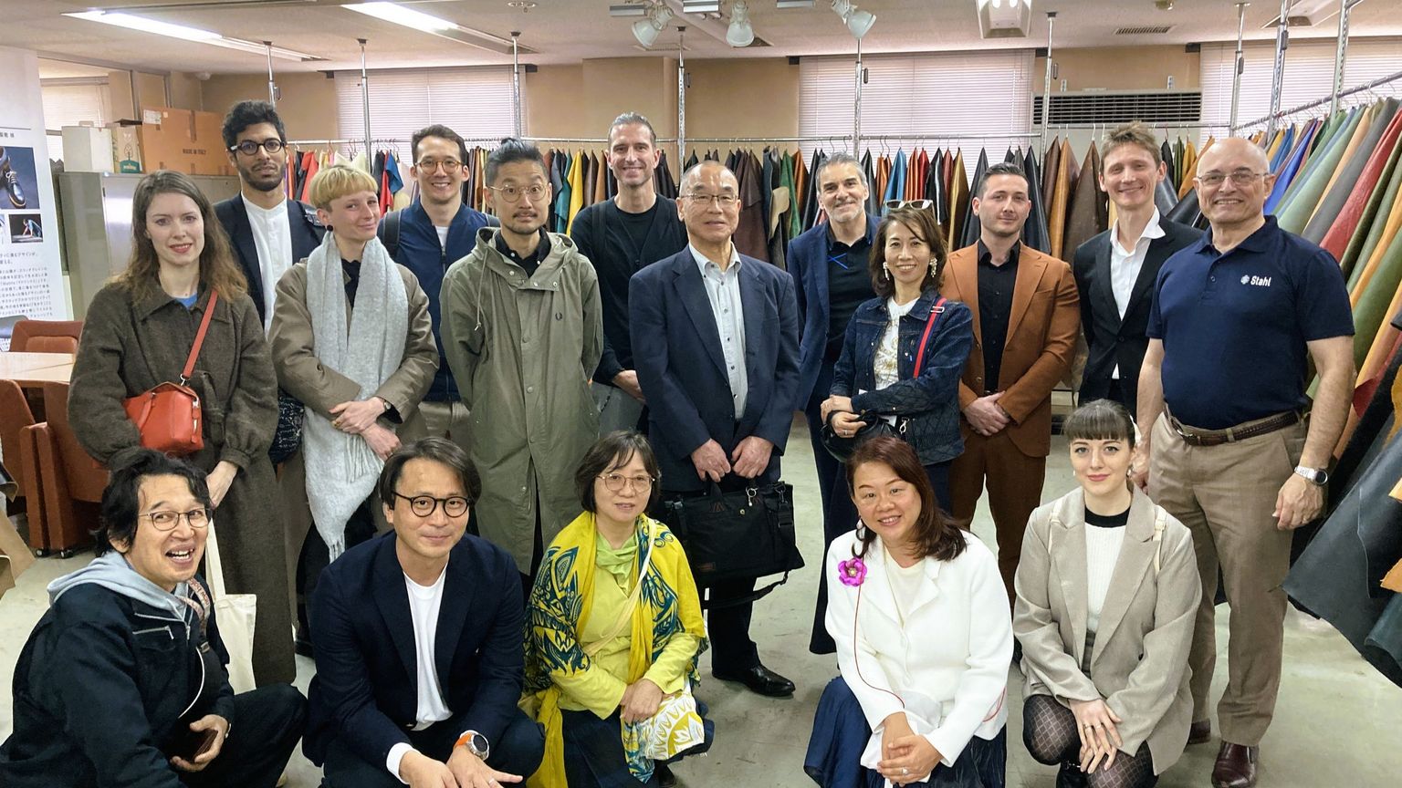 Photo de groupe des participants à Sanyo Leather