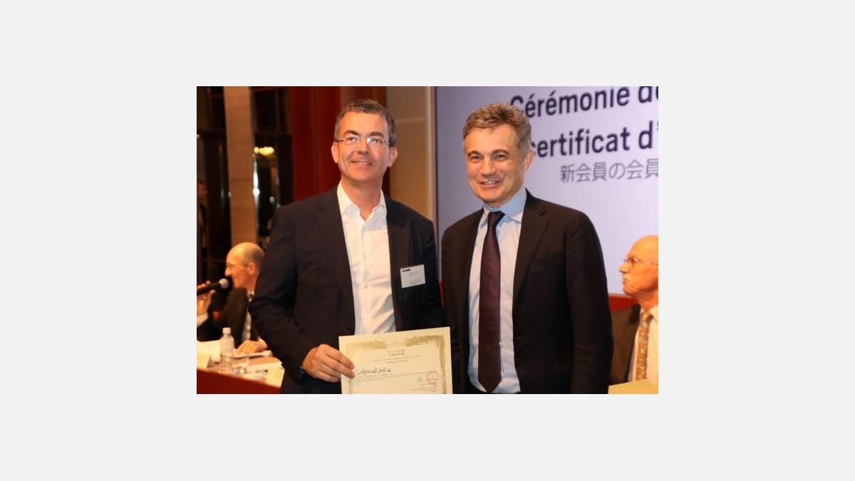 Remise de certificat d'adhésion pour les nouveaux membres