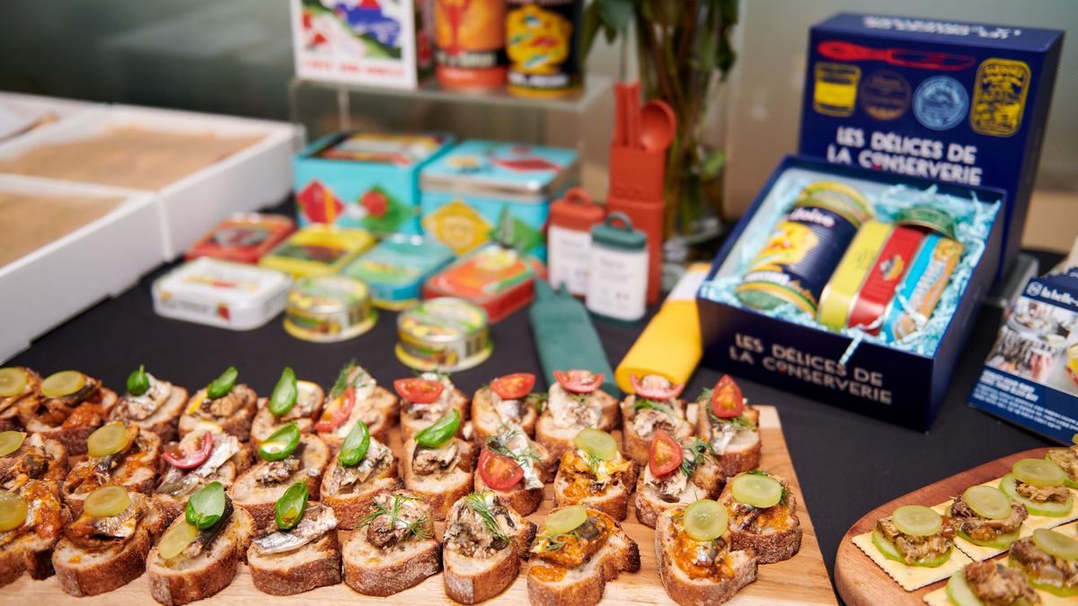 [Translate to Coréen:] Wine tasting, Wine, Red Wine, Les Grands Chais De France,  Networking, French Wine , MAsterclass, La Balle Iloise, Sardine, Fish 