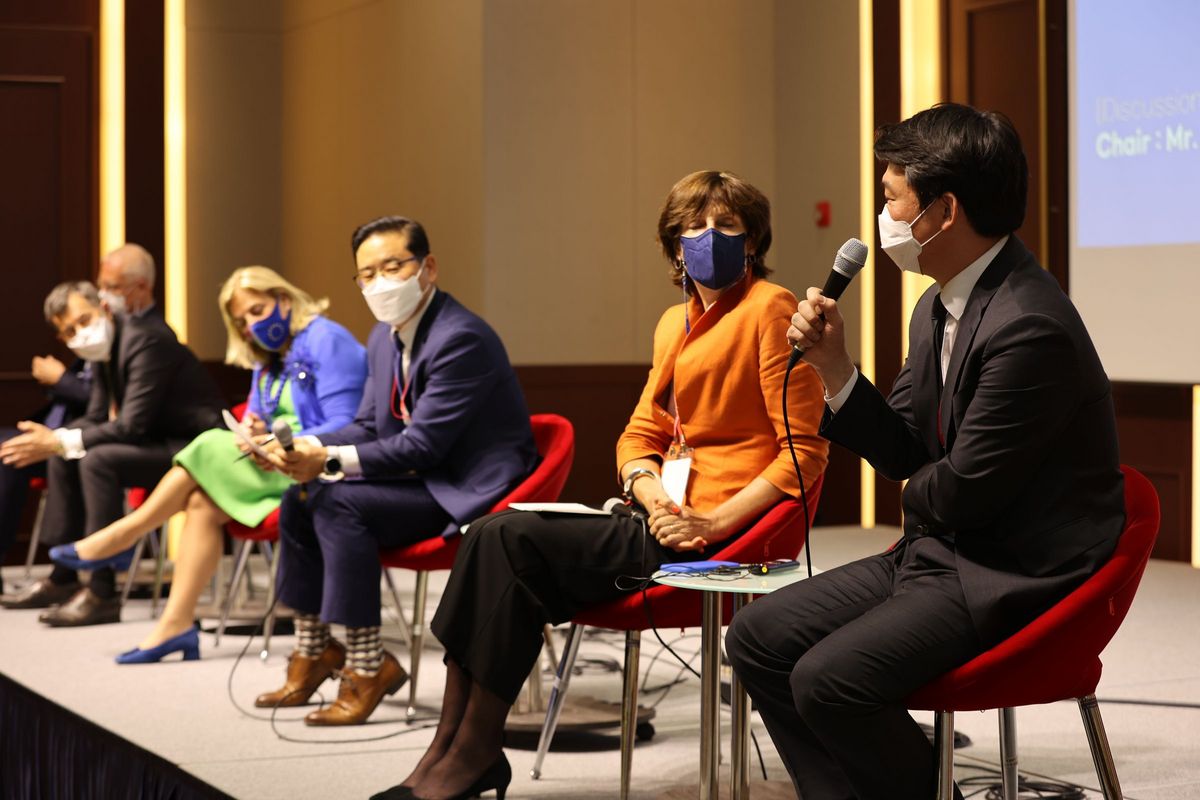 FKCCI signs cooperation agreement and discusses the future of electric vehicles at international expo in Jeju