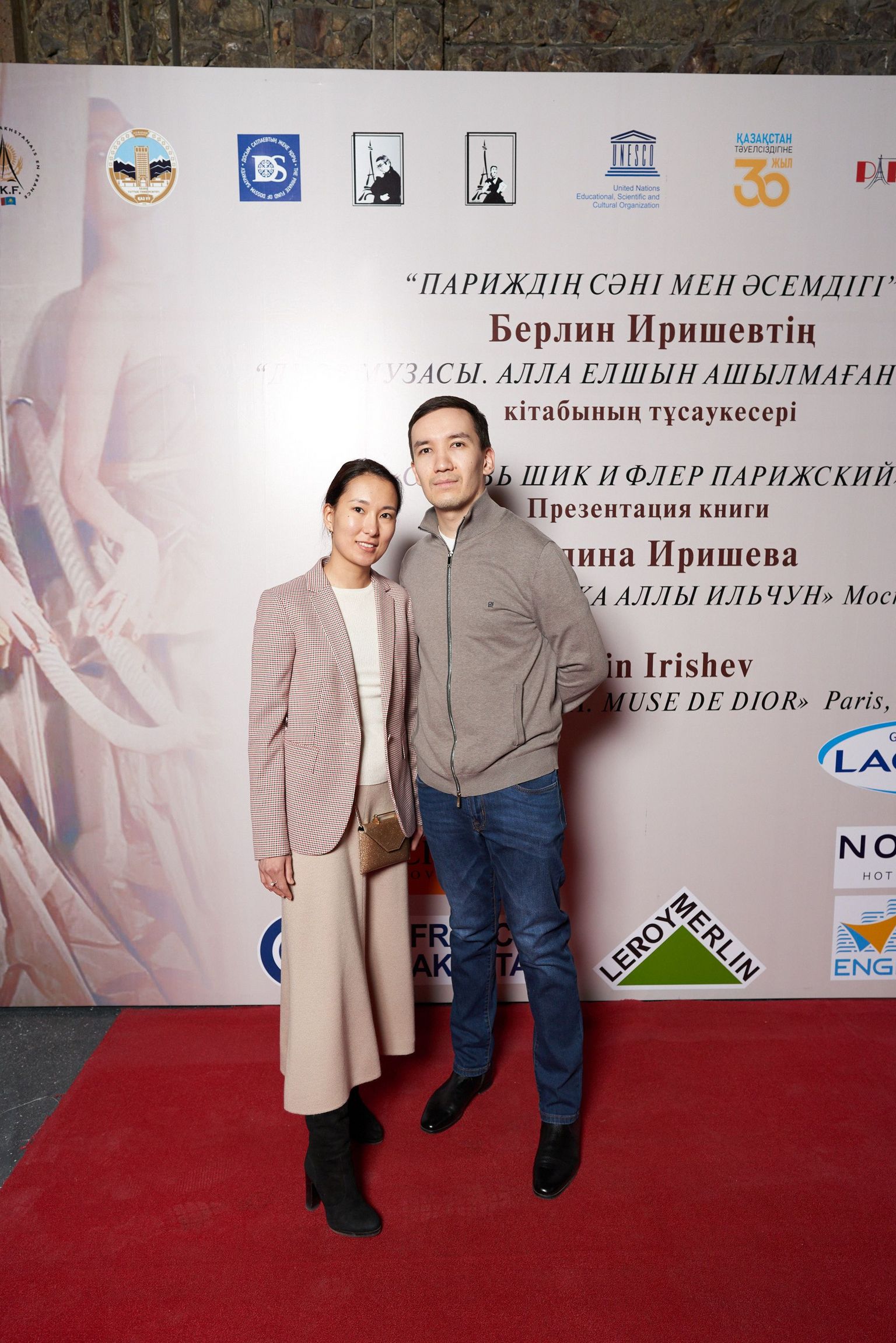 Скарлет Эльза порно Хуи Уфамен байланыста