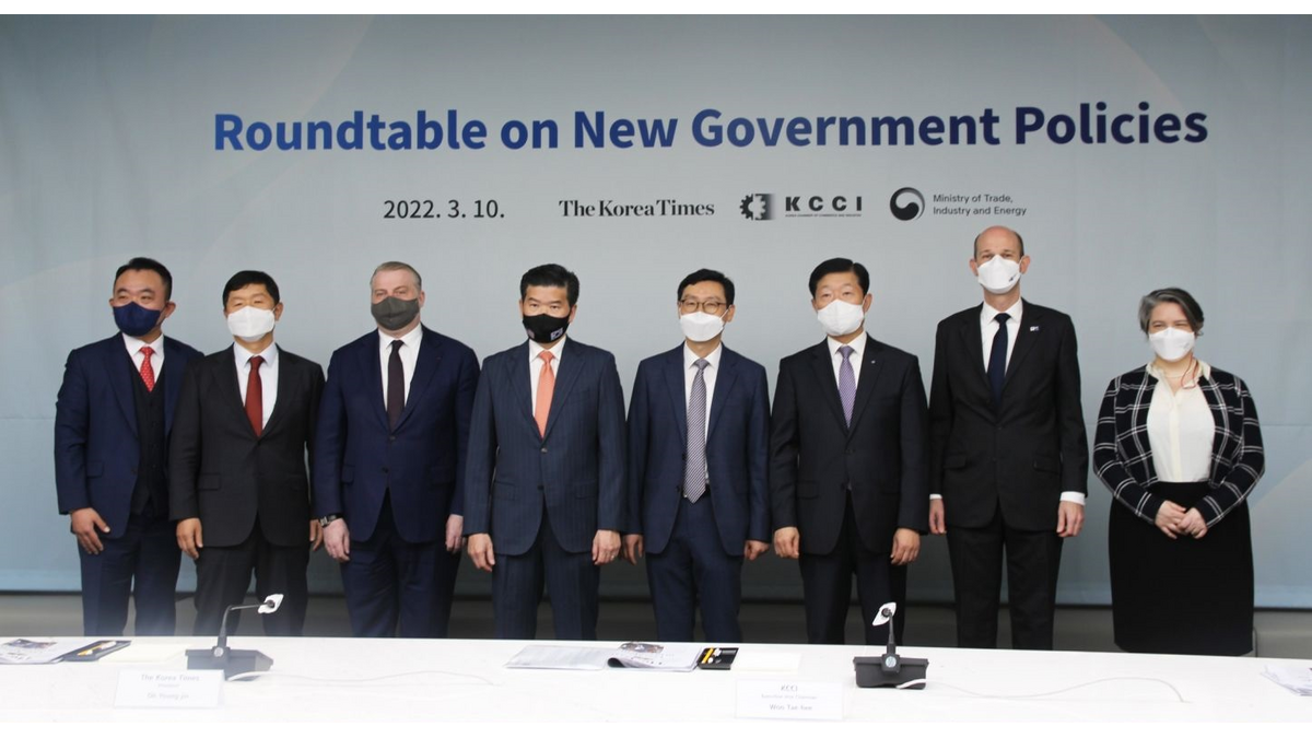 Chambers of Commerce discuss foreign investments and the future of Korea under the next administration Chambers of Commerce discuss foreign investments and the future of Korea under the next administration