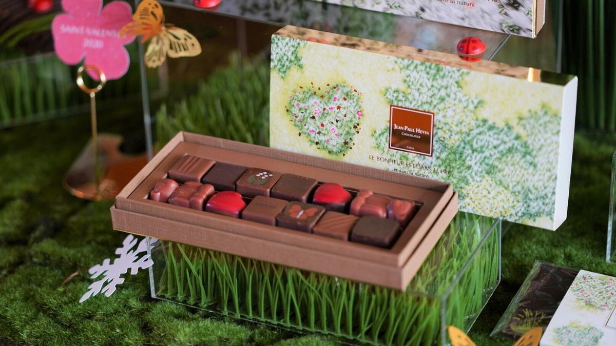 すずらんやてんとう虫のボンボンショコラが入ったヴァレンタインBOX