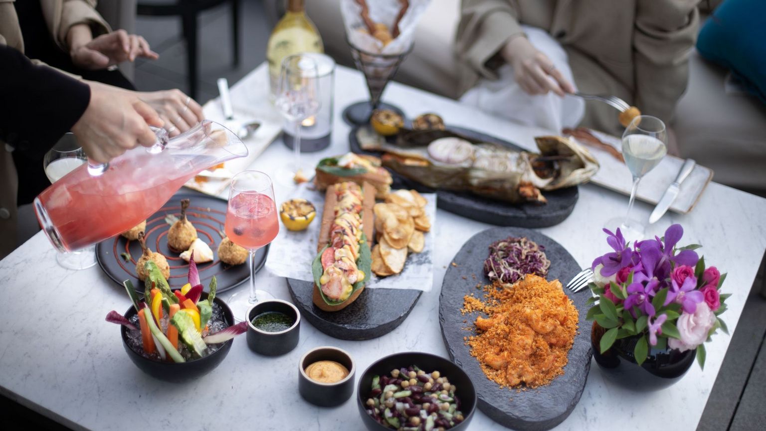 Four Seasons Hotel Seoul invites you to relish the Garden Terrace's delights before it concludes its season Four Seasons Hotel Seoul invites you to relish the Garden Terrace's delights before it concludes its season